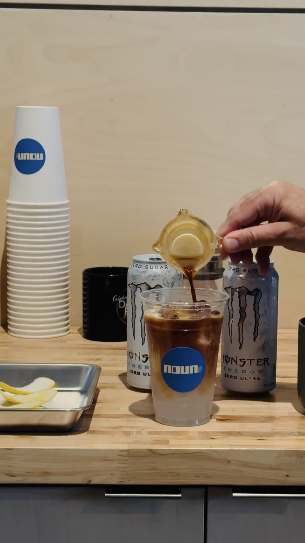 noun @ farcon | white monster americano